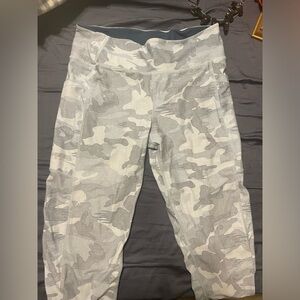 PELAGIC size small leggings